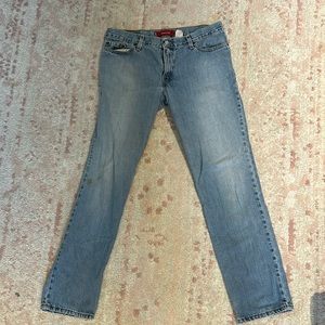 Light wash baggy Levi jeans